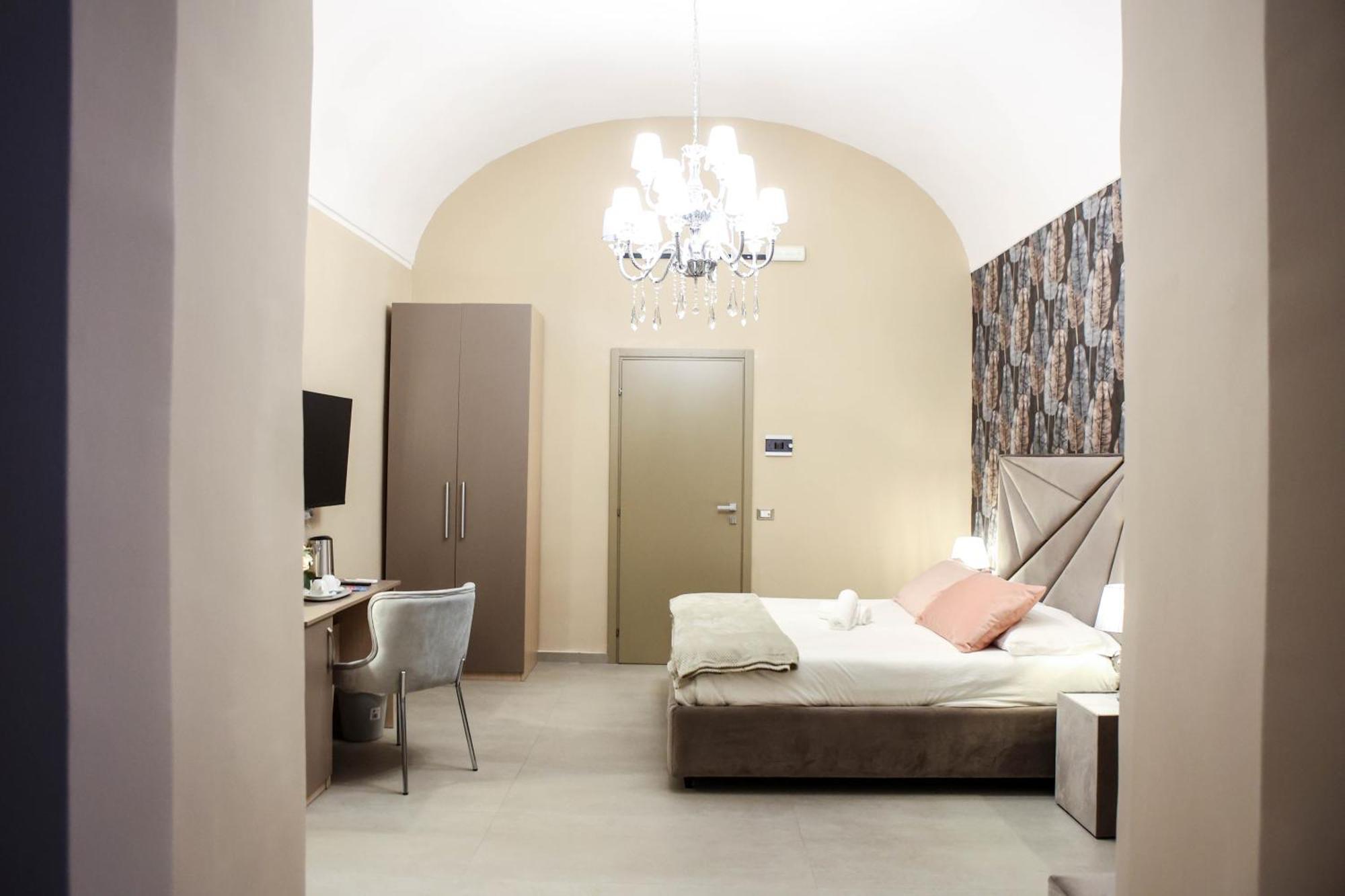 B&B Suites&Rooms Piazza Dei Martiri Катания Екстериор снимка