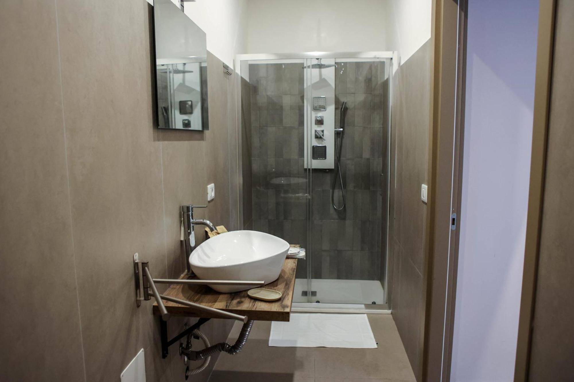 B&B Suites&Rooms Piazza Dei Martiri Катания Екстериор снимка