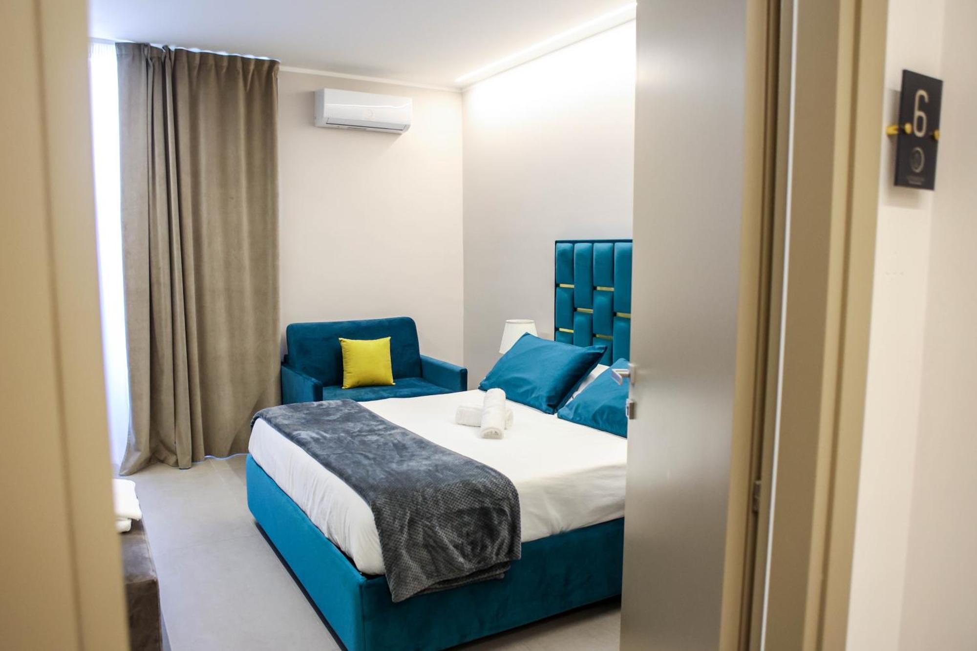 B&B Suites&Rooms Piazza Dei Martiri Катания Екстериор снимка