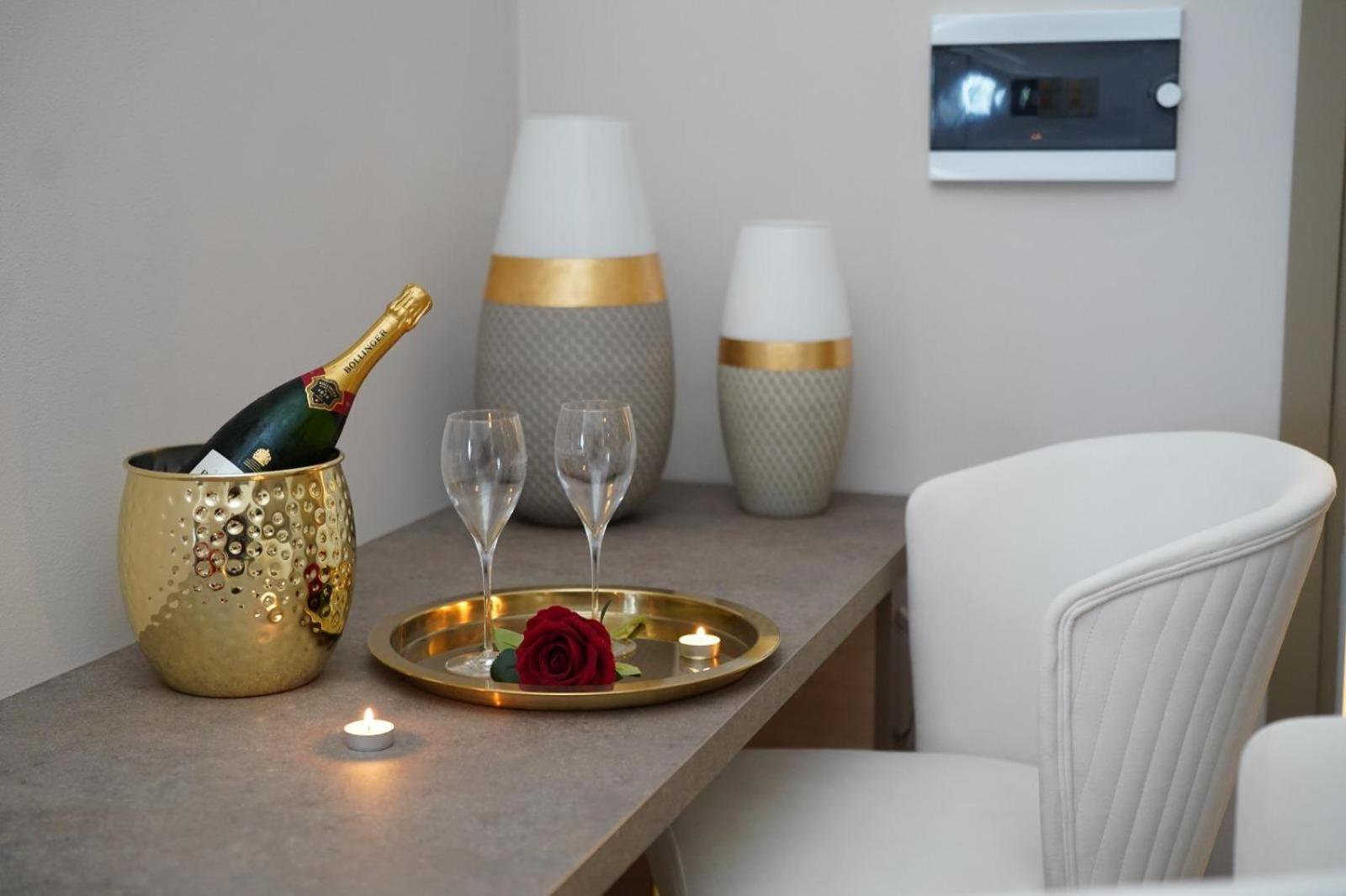 B&B Suites&Rooms Piazza Dei Martiri Катания Екстериор снимка