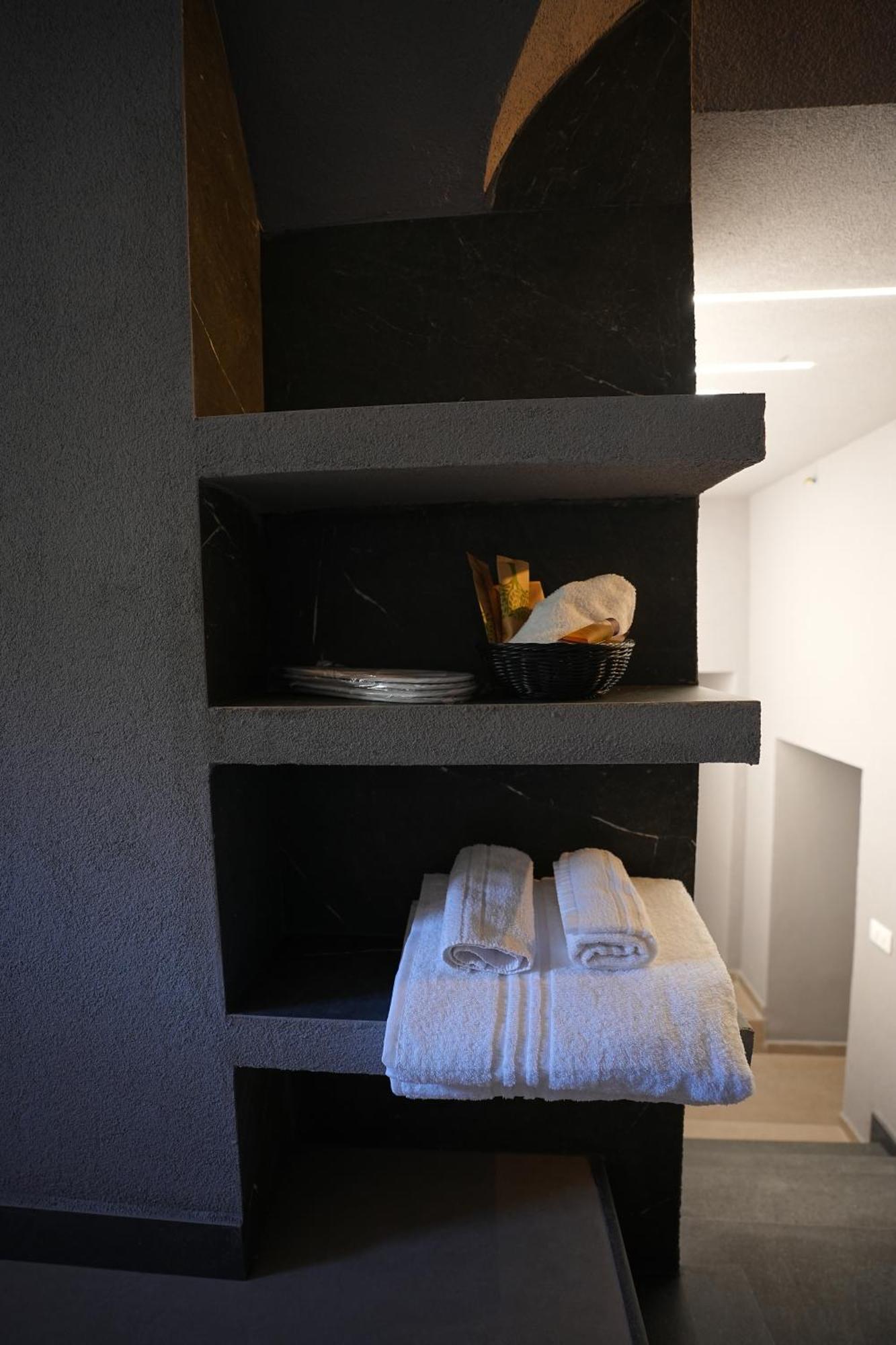 B&B Suites&Rooms Piazza Dei Martiri Катания Екстериор снимка