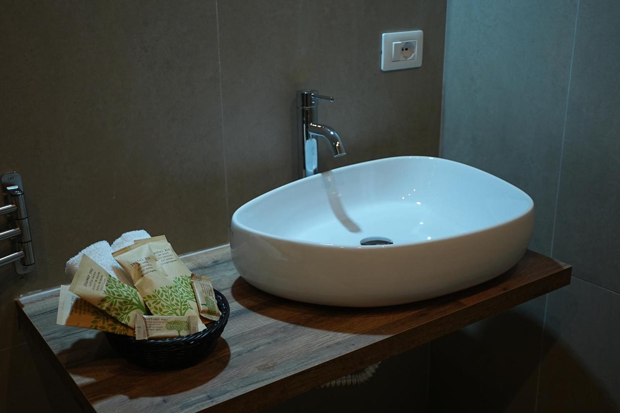 B&B Suites&Rooms Piazza Dei Martiri Катания Екстериор снимка