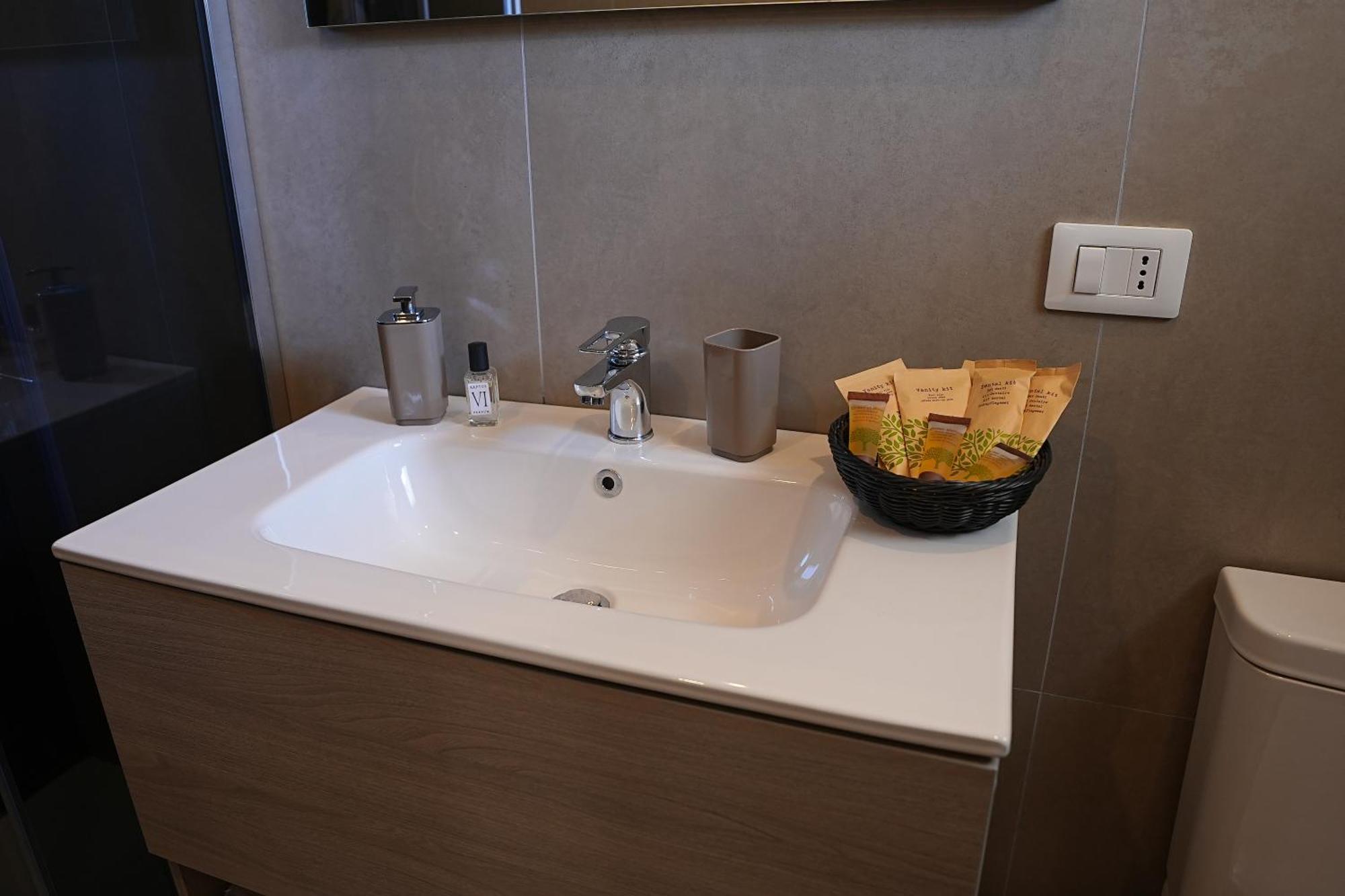 B&B Suites&Rooms Piazza Dei Martiri Катания Екстериор снимка
