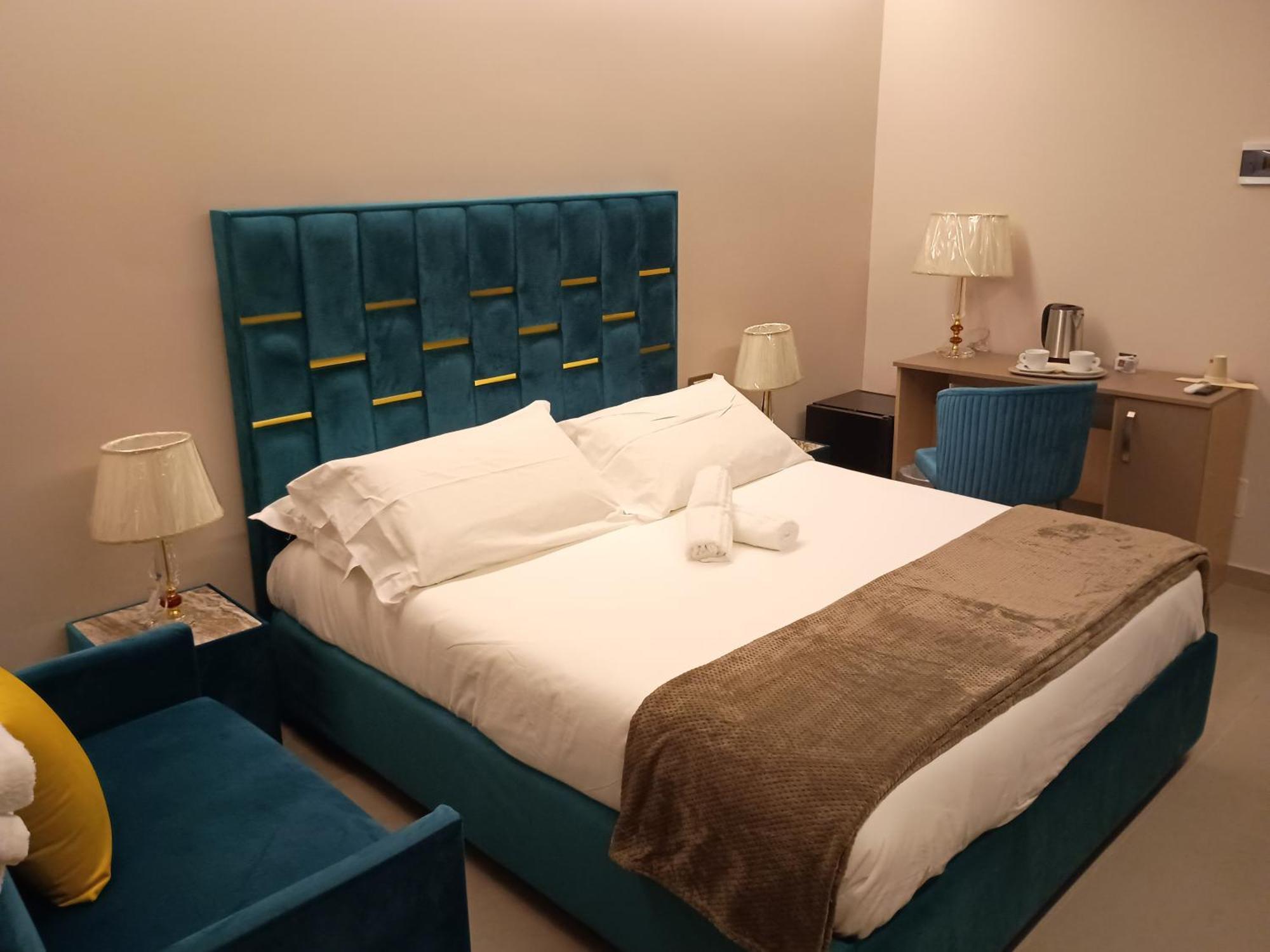B&B Suites&Rooms Piazza Dei Martiri Катания Екстериор снимка